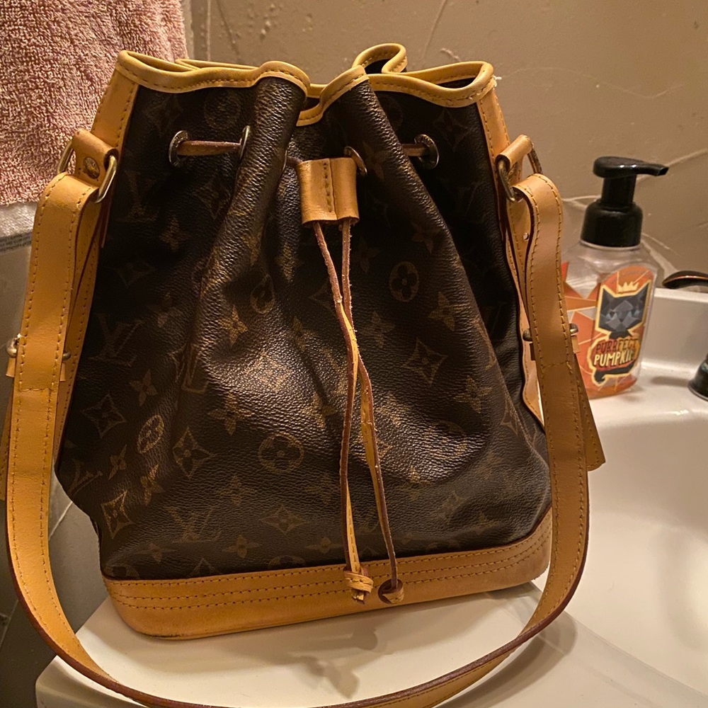 Shoulder bag